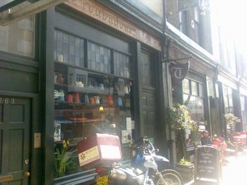 Troubadour — photo 1